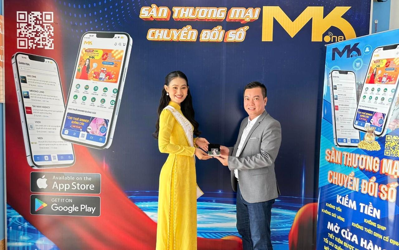 Á Hậu Du Lịch Việt Nam 2022 – Trịnh Thị Trúc Linh ghé thăm công ty MKC